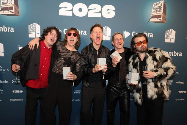 Hecht 19 Swiss Music Awards 2026 Swiss rock pop band Hecht, winners in the categories Best Group, Best Live Act, Best Streaming Artist and Best Hit proudly show their concrete blocks to the camera from left Philipp Morscher, Daniel Gisler, Stefan Buck, Christoph Schröter and Chris Filter Presentation of the 19 Swiss Music Awards on 19 03 2026 at Hall
