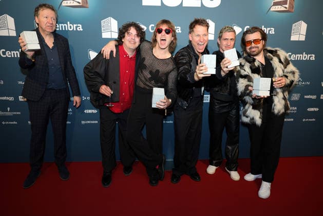 Hecht 19 Swiss Music Awards 2026 Swiss rock pop band Hecht, winners in the categories Best Group, Best Live Act, Best Streaming Artist and Best Hit proudly show their concrete blocks to the camera from left Philipp Morscher, Daniel Gisler, Stefan Buck, Christoph Schröter and Chris Filter Presentation of the 19 Swiss Music Awards on 19 03 2026 at Hall