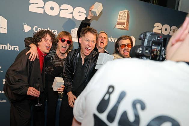 Hecht 19 Swiss Music Awards 2026 Swiss rock pop band Hecht, winners in the categories Best Group, Best Live Act, Best Streaming Artist and Best Hit proudly show their concrete blocks to the camera from left Philipp Morscher, Daniel Gisler, Stefan Buck, Christoph Schröter and Chris Filter Presentation of the 19 Swiss Music Awards on 19 03 2026 at Hall