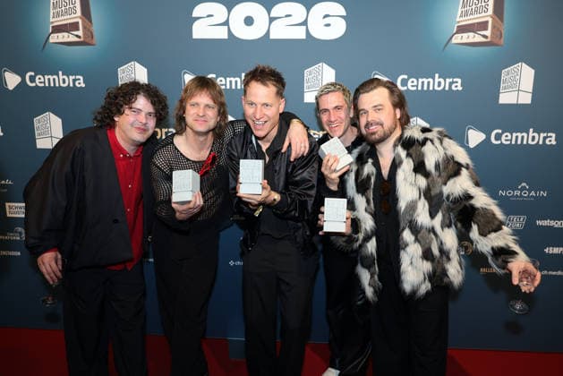 Hecht 19 Swiss Music Awards 2026 Swiss rock pop band Hecht, winners in the categories Best Group, Best Live Act, Best Streaming Artist and Best Hit proudly show their concrete blocks to the camera from left Philipp Morscher, Daniel Gisler, Stefan Buck, Christoph Schröter and Chris Filter Presentation of the 19 Swiss Music Awards on 19 03 2026 at Hall