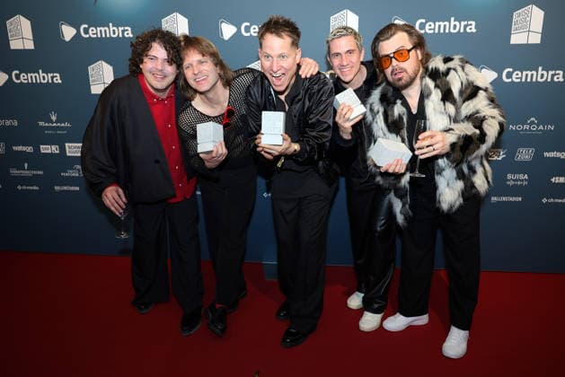 Hecht 19 Swiss Music Awards 2026 Swiss rock pop band Hecht, winners in the categories Best Group, Best Live Act, Best Streaming Artist and Best Hit proudly show their concrete blocks to the camera from left Philipp Morscher, Daniel Gisler, Stefan Buck, Christoph Schröter and Chris Filter Presentation of the 19 Swiss Music Awards on 19 03 2026 at Hall