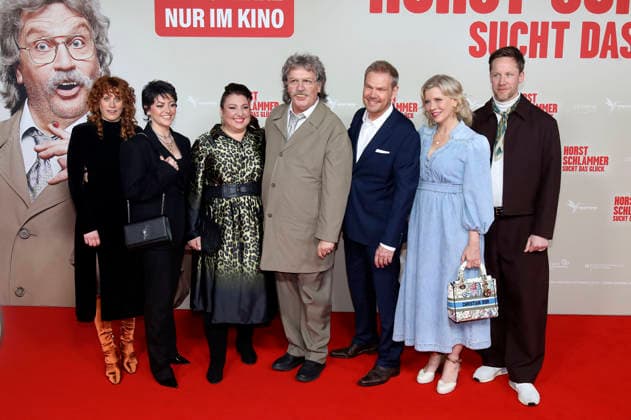 Laura Thomas, Tahnee Schaffarczyk, Meltem Kaptan, Hape Kerkeling, Sven Unterwaldt, Eva Habermann and Nikolaus Benda at the premiere of the movie Horst Schlämmer sucht das Glück at the Lichtburg Essen, 19 03 2026 Foto:xAgenturxWehnertx xGränzdörferx xFuturexImagex schlaemmer_6301