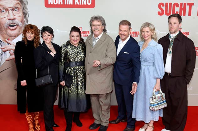 Laura Thomas, Tahnee Schaffarczyk, Meltem Kaptan, Hape Kerkeling, Sven Unterwaldt, Eva Habermann and Nikolaus Benda at the premiere of the movie Horst Schlämmer sucht das Glück at the Lichtburg Essen, 19 03 2026 Foto:xAgenturxWehnertx xGränzdörferx xFuturexImagex schlaemmer_6303