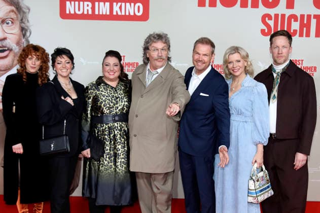 Laura Thomas, Tahnee Schaffarczyk, Meltem Kaptan, Hape Kerkeling, Sven Unterwaldt, Eva Habermann and Nikolaus Benda at the premiere of the movie Horst Schlämmer sucht das Glück at the Lichtburg Essen, 19 03 2026 Foto:xAgenturxWehnertx xGränzdörferx xFuturexImagex schlaemmer_6304