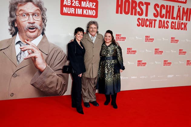 Tahnee Schaffarczyk, Hape Kerkeling and Meltem Kaptan at the premiere of the movie Horst Schlämmer sucht das Glück at Lichtburg Essen, 19 03 2026 Foto:xT.xSchröerx xFuturexImagex schlaemmer_6379