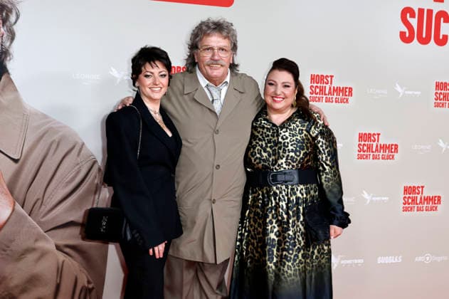 Tahnee Schaffarczyk, Hape Kerkeling and Meltem Kaptan at the premiere of the movie Horst Schlämmer sucht das Glück at Lichtburg Essen, 19 03 2026 Foto:xT.xSchröerx xFuturexImagex schlaemmer_6381