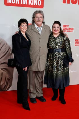Tahnee Schaffarczyk, Hape Kerkeling and Meltem Kaptan at the premiere of the movie Horst Schlämmer sucht das Glück at Lichtburg Essen, 19 03 2026 Foto:xT.xSchröerx xFuturexImagex schlaemmer_6383