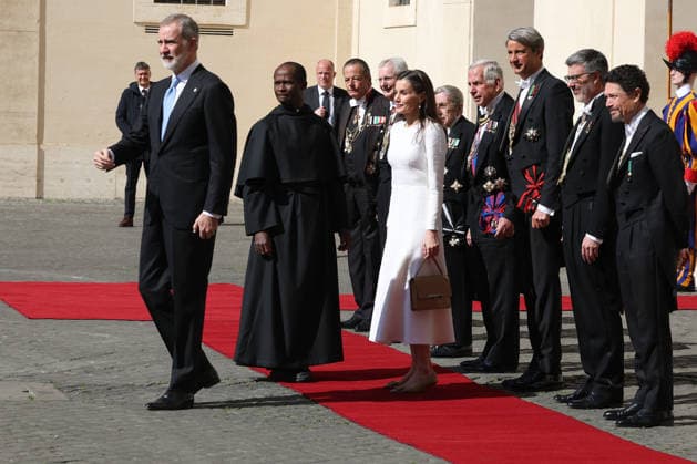 Vatican City, Italy, March 20, 2026: The Spanish Royal Family, His Majesty Felipe VI, King of Spain, with Queen Letizia on an official visit, arrive in the courtyard of San Damaso to meet His Holiness Pope Leo XIV for a meeting of friendship and dialogue between institutions and religious traditions.  Copyright: xmarcoxiacobuccix xipa-agency.netx xmarcoxiacobuccix IPA_Agency_IPA73169245