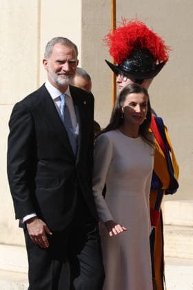 Spanish Royal Couple Arrive To Meet Pope Leo XIV - Vatican The Spanish Royal Family, His Majesty Felipe VI, King of Spain, with Queen Letizia on an official visit, arrive in the courtyard of San Damaso to meet His Holiness Pope Leo XIV for a meeting of friendship and dialogue between institutions and religious traditions in Vatican on March 20, 2026. Photo by Marco Iacobucci IPA ABACAPRESS.COM Vatican City Italy Vatican (or Holy See)  Copyright: xIacobuccixMarco IPA ABACAx