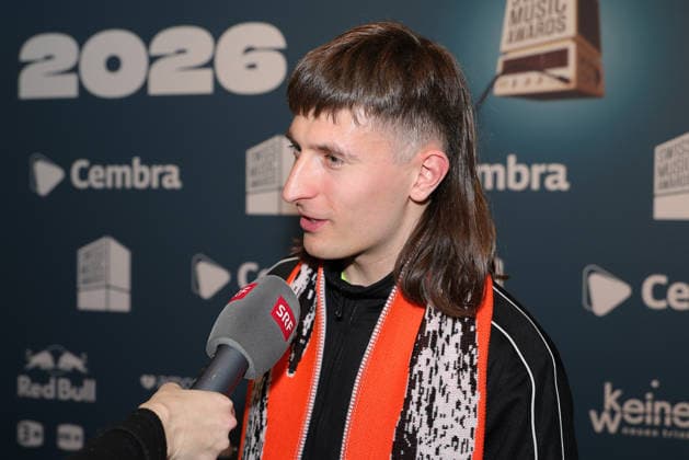 19 Swiss Music Awards 2026 Swiss rapper Jule Xs real name is Luc Julian Peyer Winner of the Betonklotz in the Most Rising Artist Social Media category, gives an interview to Swiss television Presentation of the 19 Swiss Music Awards on 19 03 2026 at Hallenstadion Zurich Canton Zurich, Switzerland