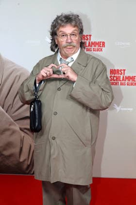 World premiere of the movie Horst Schlämmer sucht das Glück in Essen Essen, 19 03 2026 Horst Schlämmer Hape Kerkelimg at the world premiere of the movie Horst Schlämmer sucht das Glück at the Lichtburg in Essen NRW Germany Copyright: xMatthiasxGränzdörferx