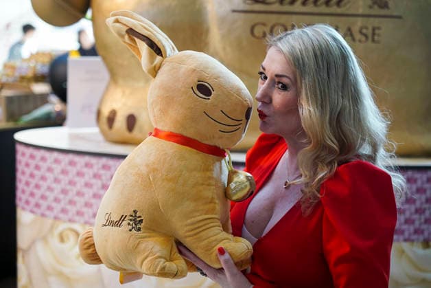 cntv Sandra Quadflieg as guest at the Lind Goldhasen Easter Charity and celebration 20 years Europa Passage Thursday 19 03 2026 in Hamburg Hamburg Germany