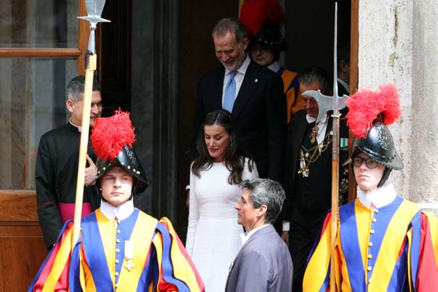Vatican City, Italy, March 20, 2026: The Spanish Royal Family, His Majesty Felipe VI, King of Spain, and Queen Letizia, leave after the official visit with His Holiness Pope Leo XIV, a meeting of friendship and dialogue between institutions and religious traditions.  Copyright: xmarcoxiacobuccix xipa-agency.netx xmarcoxiacobuccix IPA_Agency_IPA73173655