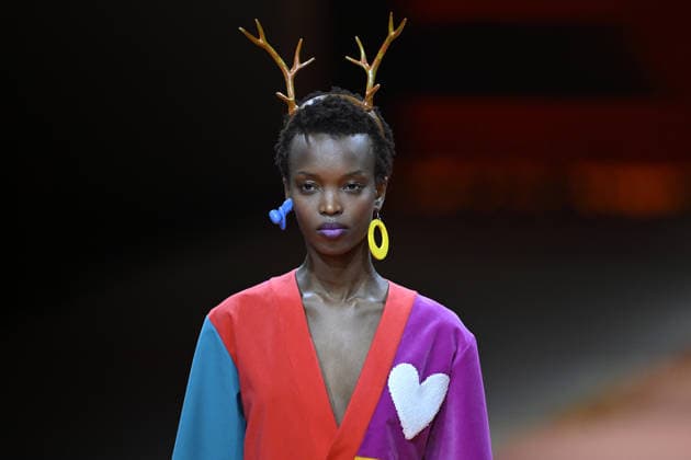 Mercedes Benz Moda Haftasi Madrid MADRID, SPAIN - MARCH 20: A model presents a creation from Agatha Ruiz de la Prada’s Fall Winter 2026 collection during Mercedes-Benz Fashion Week Madrid at IFEMA in Madrid, Spain on March 20, 2026. Burak Akbulut Anadolu Madrid Spain. Editorial use only. Please get in touch for any other usage.  Copyright: x2026xAnadoluxBurakxAkbulutx