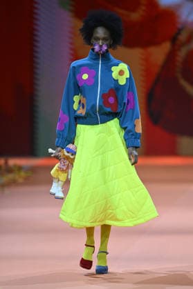 Mercedes Benz Moda Haftasi Madrid MADRID, SPAIN - MARCH 20: A model presents a creation from Agatha Ruiz de la Prada’s Fall Winter 2026 collection during Mercedes-Benz Fashion Week Madrid at IFEMA in Madrid, Spain on March 20, 2026. Burak Akbulut Anadolu Madrid Spain. Editorial use only. Please get in touch for any other usage.  Copyright: x2026xAnadoluxBurakxAkbulutx