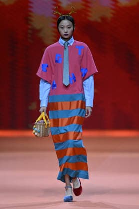 Mercedes Benz Moda Haftasi Madrid MADRID, SPAIN - MARCH 20: A model presents a creation from Agatha Ruiz de la Prada’s Fall Winter 2026 collection during Mercedes-Benz Fashion Week Madrid at IFEMA in Madrid, Spain on March 20, 2026. Burak Akbulut Anadolu Madrid Spain. Editorial use only. Please get in touch for any other usage.  Copyright: x2026xAnadoluxBurakxAkbulutx