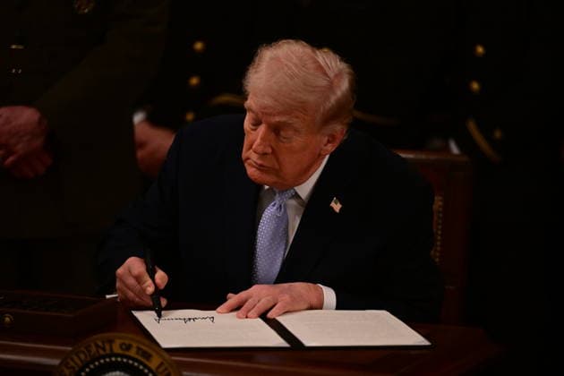 U.S. President Donald Trump WASHINGTON, D.C., UNITED STATES - MARCH 20: U.S. President Donald Trump signs an Executive Order preserving the traditional timeslot on the second Saturday of December exclusively for the Army Navy Game during the Commander-in-Chief’s Trophy presentation ceremony at the White House in Washington, D.C., United States on March 20, 2026. The 2025 Commander-in-Chief’s Trophy was awarded to the U.S. Naval Academy football team following its victory over Army and Air Force. Kyle Mazza Anadolu Washington United States. Editorial use only. Please get in touch for any other usage.  Copyright: x2026xAnadoluxKylexMazzax