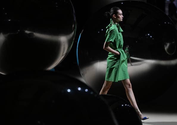 (260320) -- MADRID, March 20, 2026 -- A model presents creations of Coosy x Miguel Palacio during the Mercedes-Benz Fashion Week in Madrid, Spain, on March 20, 2026. ) SPAIN-MADRID-MERCEDES-BENZ FASHION WEEK ChengxMin 