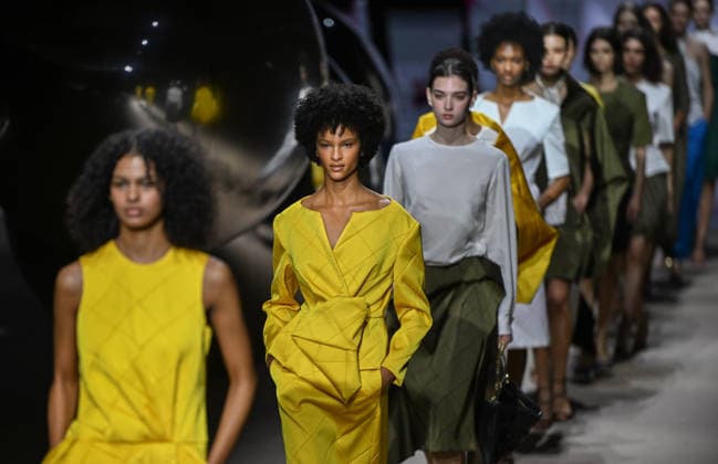 (260320) -- MADRID, March 20, 2026 -- Models present creations of Coosy x Miguel Palacio during the Mercedes-Benz Fashion Week in Madrid, Spain, on March 20, 2026. ) SPAIN-MADRID-MERCEDES-BENZ FASHION WEEK ChengxMin 