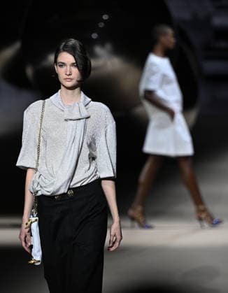 (260320) -- MADRID, March 20, 2026 -- A model presents creations of Coosy x Miguel Palacio during the Mercedes-Benz Fashion Week in Madrid, Spain, on March 20, 2026. ) SPAIN-MADRID-MERCEDES-BENZ FASHION WEEK ChengxMin 