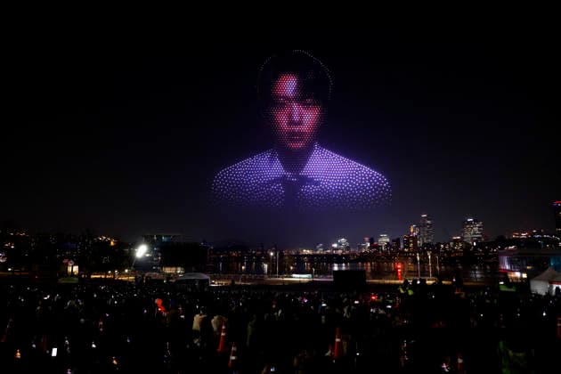 BTS Concert Eve Drone Light Show A celebratory drone light show illuminates the night sky on the eve of a concert by K-pop group BTS for their new full-length album in Seoul, South Korea, March 20, 2026. The upcoming concert at Gwanghwamun Square, celebrating the release of their new album, marks the first time all members will perform together in four years. Seoul South Korea  Copyright: xMatrixxImages JungxUi-Chelx