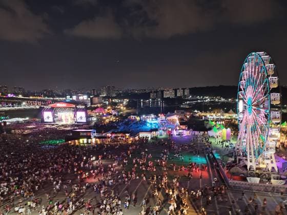 RECORD DATE NOT STATED Lollapalooza movement Sao Paulo (SP), March 20, 2026 - Culture Shows Festival - Crowd movement around the stages and lounge in the late afternoon of the first day of the Lollapalooza festival at the Interlagos racetrack in the southern zone of Sao Paulo. This Friday, March 20, 2026 (Foto: Leandro Chemalle Thenews2 imago images) Lollapalooza movement  Copyright: xLeandroxChemallex