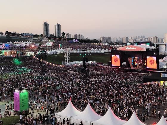 RECORD DATE NOT STATED Lollapalooza movement Sao Paulo (SP), March 20, 2026 - Culture Shows Festival - Crowd movement around the stages and lounge in the late afternoon of the first day of the Lollapalooza festival at the Interlagos racetrack in the southern zone of Sao Paulo. This Friday, March 20, 2026 (Foto: Leandro Chemalle Thenews2 imago images) Lollapalooza movement  Copyright: xLeandroxChemallex