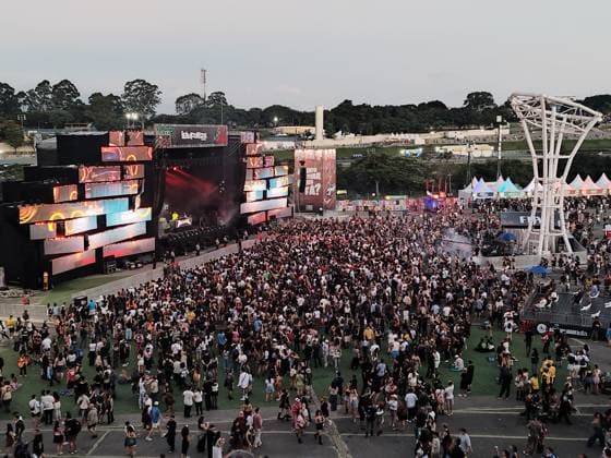 RECORD DATE NOT STATED Lollapalooza movement Sao Paulo (SP), March 20, 2026 - Culture Shows Festival - Crowd movement around the stages and lounge in the late afternoon of the first day of the Lollapalooza festival at the Interlagos racetrack in the southern zone of Sao Paulo. This Friday, March 20, 2026 (Foto: Leandro Chemalle Thenews2 imago images) Lollapalooza movement  Copyright: xLeandroxChemallex