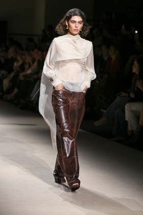 Simorra - Mercedes-Benz Fashion Week Madrid - 20 Mar 2026 A model walks the runway wearing a design by Simorra during the Mercedes-Benz Fashion Week de Madrid in IFEMA. Madrid Spain Copyright: xAtilanoxGarciax xSOPAxImagesx photos09525