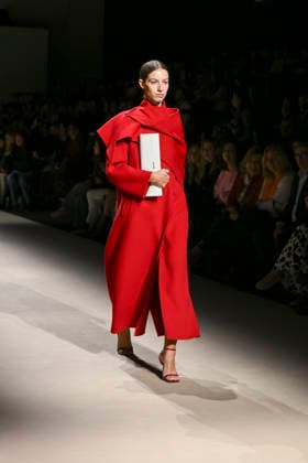 Simorra - Mercedes-Benz Fashion Week Madrid - 20 Mar 2026 A model walks the runway wearing a design by Simorra during the Mercedes-Benz Fashion Week de Madrid in IFEMA. Madrid Spain Copyright: xAtilanoxGarciax xSOPAxImagesx photos09532