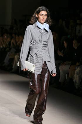 Simorra - Mercedes-Benz Fashion Week Madrid - 20 Mar 2026 A model walks the runway wearing a design by Simorra during the Mercedes-Benz Fashion Week de Madrid in IFEMA. Madrid Spain Copyright: xAtilanoxGarciax xSOPAxImagesx photos09494