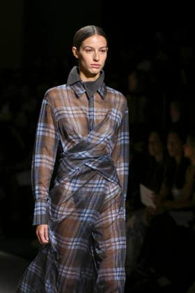 Simorra - Mercedes-Benz Fashion Week Madrid - 20 Mar 2026 A model walks the runway wearing a design by Simorra during the Mercedes-Benz Fashion Week de Madrid in IFEMA. Madrid Spain Copyright: xAtilanoxGarciax xSOPAxImagesx photos09499