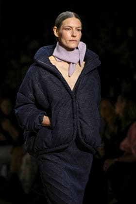 Simorra - Mercedes-Benz Fashion Week Madrid - 20 Mar 2026 A model walks the runway wearing a design by Simorra during the Mercedes-Benz Fashion Week de Madrid in IFEMA. Madrid Spain Copyright: xAtilanoxGarciax xSOPAxImagesx photos09507