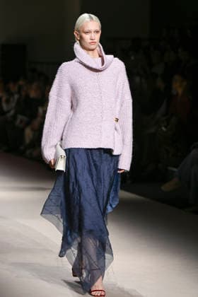 Simorra - Mercedes-Benz Fashion Week Madrid - 20 Mar 2026 A model walks the runway wearing a design by Simorra during the Mercedes-Benz Fashion Week de Madrid in IFEMA. Madrid Spain Copyright: xAtilanoxGarciax xSOPAxImagesx photos09510