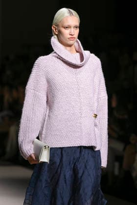 Simorra - Mercedes-Benz Fashion Week Madrid - 20 Mar 2026 A model walks the runway wearing a design by Simorra during the Mercedes-Benz Fashion Week de Madrid in IFEMA. Madrid Spain Copyright: xAtilanoxGarciax xSOPAxImagesx photos09511