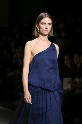 Simorra - Mercedes-Benz Fashion Week Madrid - 20 Mar 2026 A model walks the runway wearing a design by Simorra during the Mercedes-Benz Fashion Week de Madrid in IFEMA. Madrid Spain Copyright: xAtilanoxGarciax xSOPAxImagesx photos09516