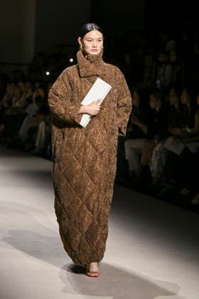 Simorra - Mercedes-Benz Fashion Week Madrid - 20 Mar 2026 A model walks the runway wearing a design by Simorra during the Mercedes-Benz Fashion Week de Madrid in IFEMA. Madrid Spain Copyright: xAtilanoxGarciax xSOPAxImagesx photos09523