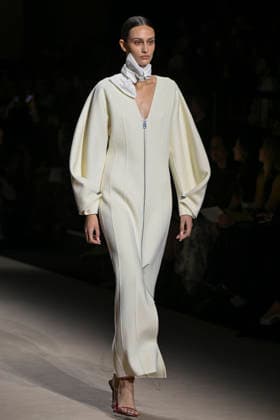 Simorra - Mercedes-Benz Fashion Week Madrid - 20 Mar 2026 A model walks the runway wearing a design by Simorra during the Mercedes-Benz Fashion Week de Madrid in IFEMA. Madrid Spain Copyright: xAtilanoxGarciax xSOPAxImagesx photos09479