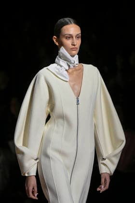 Simorra - Mercedes-Benz Fashion Week Madrid - 20 Mar 2026 A model walks the runway wearing a design by Simorra during the Mercedes-Benz Fashion Week de Madrid in IFEMA. Madrid Spain Copyright: xAtilanoxGarciax xSOPAxImagesx photos09480