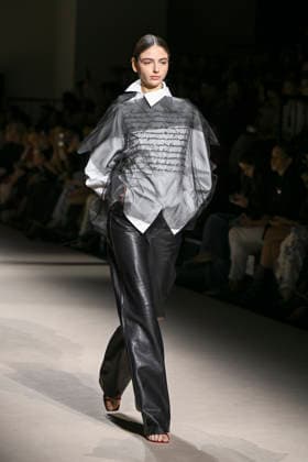 Simorra - Mercedes-Benz Fashion Week Madrid - 20 Mar 2026 A model walks the runway wearing a design by Simorra during the Mercedes-Benz Fashion Week de Madrid in IFEMA. Madrid Spain Copyright: xAtilanoxGarciax xSOPAxImagesx photos09483