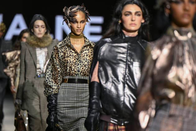 Malne - Mercedes-Benz Fashion Week Madrid - 20 Mar 2026 A model walks the runway wearing a design by Malne during the Mercedes-Benz Fashion Week de Madrid in IFEMA. Madrid Spain Copyright: xAtilanoxGarciax xSOPAxImagesx photos09841