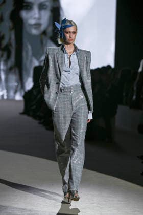 Malne - Mercedes-Benz Fashion Week Madrid - 20 Mar 2026 A model walks the runway wearing a design by Malne during the Mercedes-Benz Fashion Week de Madrid in IFEMA. Madrid Spain Copyright: xAtilanoxGarciax xSOPAxImagesx photos09807
