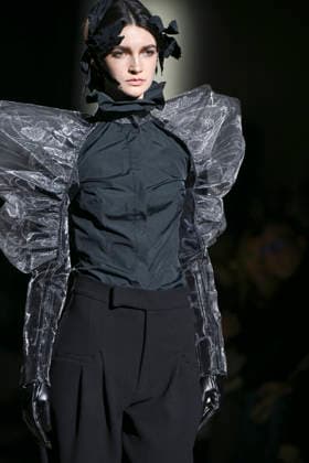 Malne - Mercedes-Benz Fashion Week Madrid - 20 Mar 2026 A model walks the runway wearing a design by Malne during the Mercedes-Benz Fashion Week de Madrid in IFEMA. Madrid Spain Copyright: xAtilanoxGarciax xSOPAxImagesx photos09810