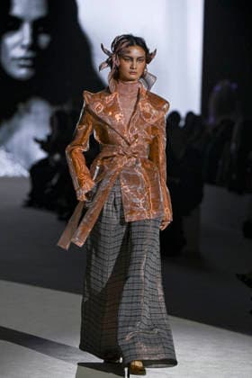 Malne - Mercedes-Benz Fashion Week Madrid - 20 Mar 2026 A model walks the runway wearing a design by Malne during the Mercedes-Benz Fashion Week de Madrid in IFEMA. Madrid Spain Copyright: xAtilanoxGarciax xSOPAxImagesx photos09817