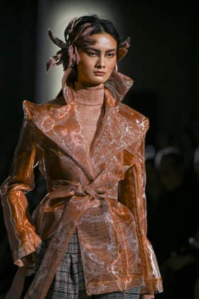 Malne - Mercedes-Benz Fashion Week Madrid - 20 Mar 2026 A model walks the runway wearing a design by Malne during the Mercedes-Benz Fashion Week de Madrid in IFEMA. Madrid Spain Copyright: xAtilanoxGarciax xSOPAxImagesx photos09818