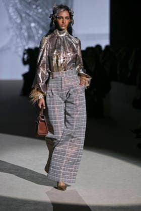 Malne - Mercedes-Benz Fashion Week Madrid - 20 Mar 2026 A model walks the runway wearing a design by Malne during the Mercedes-Benz Fashion Week de Madrid in IFEMA. Madrid Spain Copyright: xAtilanoxGarciax xSOPAxImagesx photos09820