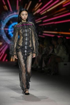 Custo - Mercedes-Benz Fashion Week Madrid - 20 Mar 2026 A model walks the runway wearing a design by Custo during the Mercedes-Benz Fashion Week de Madrid in IFEMA. Madrid Spain Copyright: xAtilanoxGarciax xSOPAxImagesx photos09787
