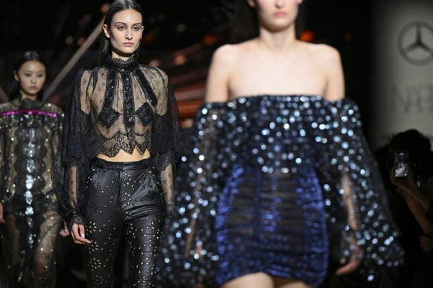 Custo - Mercedes-Benz Fashion Week Madrid - 20 Mar 2026 A model walks the runway wearing a design by Custo during the Mercedes-Benz Fashion Week de Madrid in IFEMA. Madrid Spain Copyright: xAtilanoxGarciax xSOPAxImagesx photos09796
