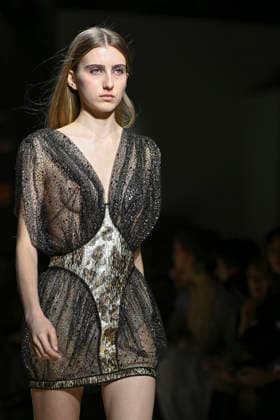 Custo - Mercedes-Benz Fashion Week Madrid - 20 Mar 2026 A model walks the runway wearing a design by Custo during the Mercedes-Benz Fashion Week de Madrid in IFEMA. Madrid Spain Copyright: xAtilanoxGarciax xSOPAxImagesx photos09778