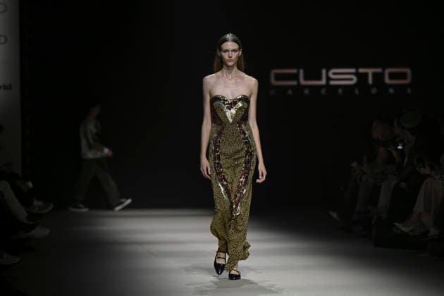 Custo - Mercedes-Benz Fashion Week Madrid - 20 Mar 2026 A model walks the runway wearing a design by Custo during the Mercedes-Benz Fashion Week de Madrid in IFEMA. Madrid Spain Copyright: xAtilanoxGarciax xSOPAxImagesx photos09755